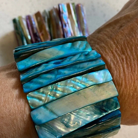 Two Abalone Stretch Bracelets - Picture 3 of 3